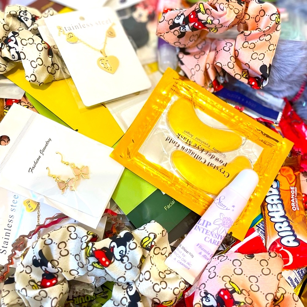 Lucky 🍀 Inventory BIG Scoop with AT LEAST 10 items!
